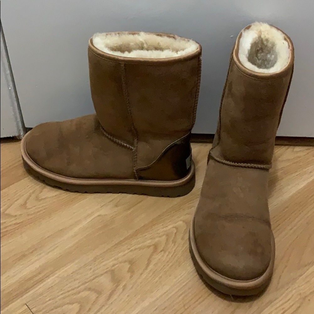 Tan Short Ugg Boots 🤎